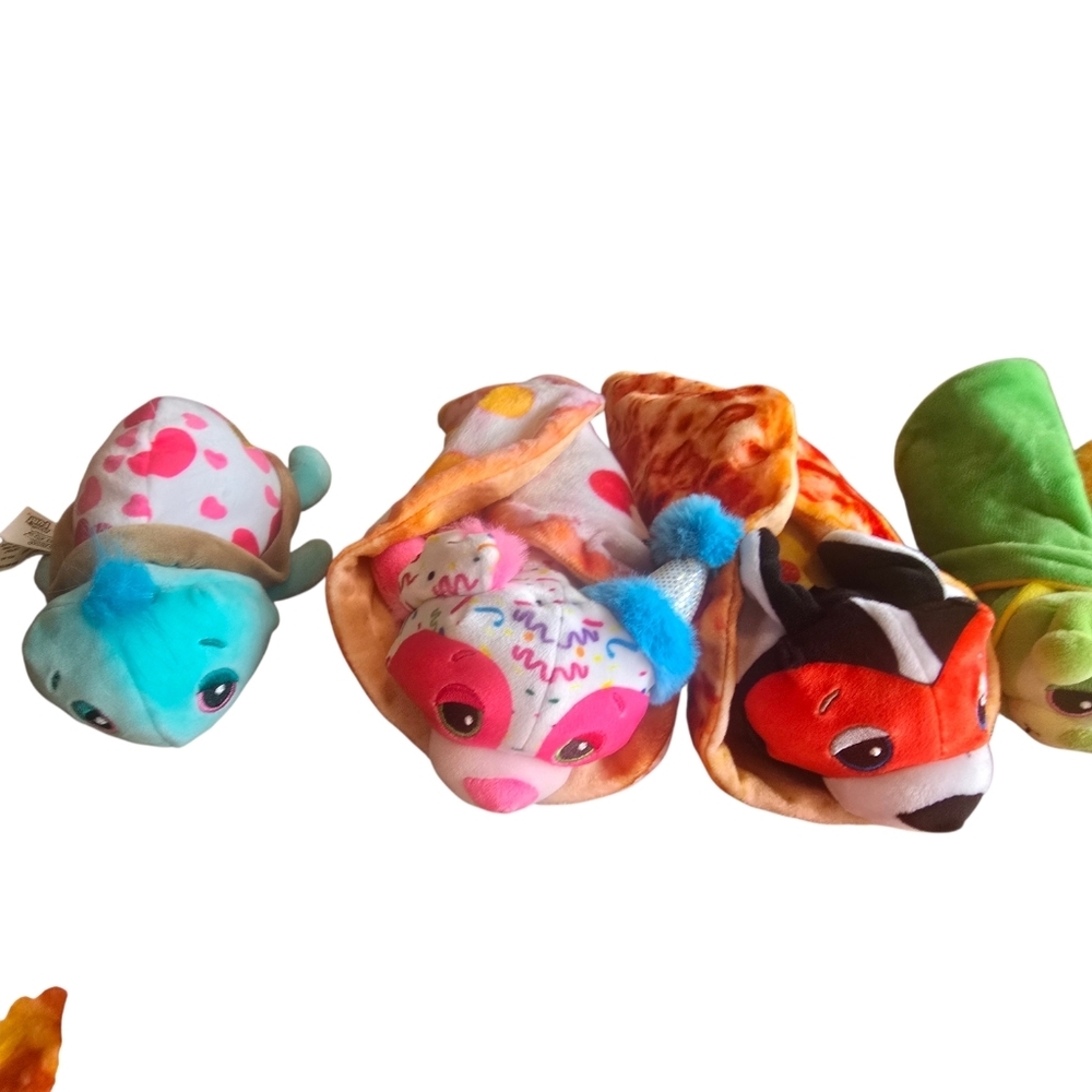 Lot of  Cutetitos Taste Budditos  Pizzaitos Plush Stuffed Animal - Picture 3 of 9